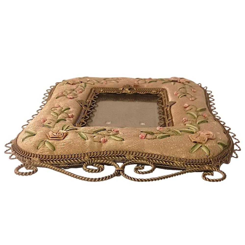 Vtg Victorian Embroidered Flower Picture Frame Photo Gold Lame'‎ Metal Mesh FLAW